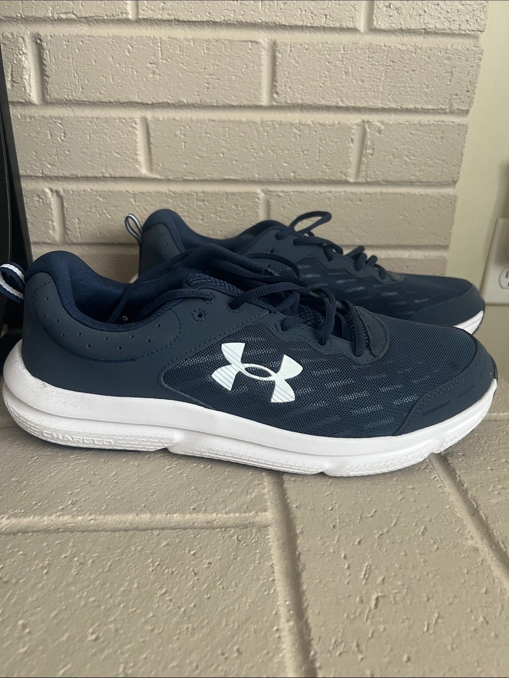 Men’s UA charged assert sneakers navy